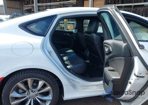 2015 Chrysler 200 S z USA, uszkodzony, nr VIN 1C3CCCDG8FN731885